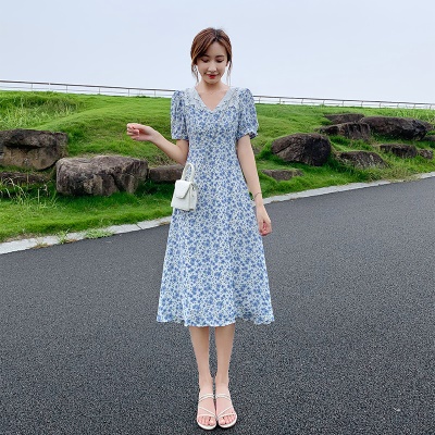 娃娃领蓝色雪纺碎花连衣裙2025新夏显瘦泡泡袖收腰气质a字裙子女