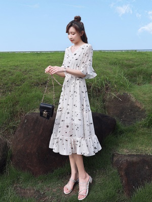 森系白色碎花雪纺连衣裙女2025新款夏季中长款收腰显瘦气质超仙女