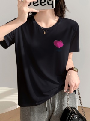 夏季天丝上衣设计感小众女新款显瘦遮肉2025新款宽松正肩短袖t恤