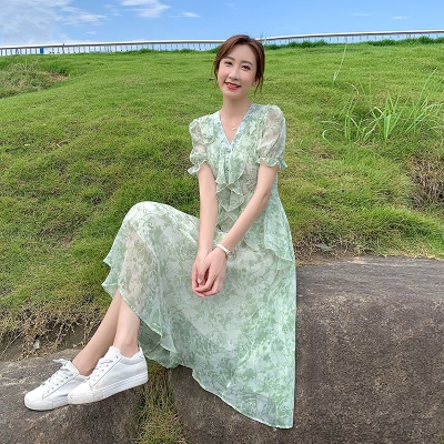 绿色温柔风雪纺碎花连衣裙女夏季2025新款收腰显瘦气质a字裙子仙