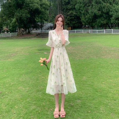 法式绿色碎花雪纺连衣裙女夏季2025新款喇叭袖气质收腰a字裙子仙