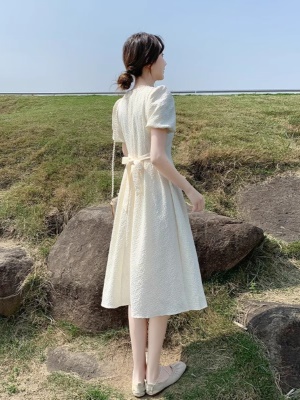 小清新白色雪纺连衣裙女夏季2025新款泡泡袖方领显瘦收腰a字裙子