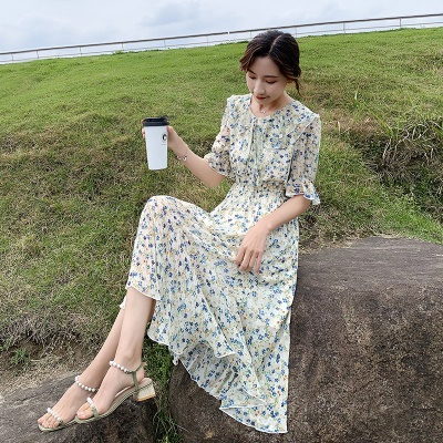 高级感雪纺碎花连衣裙女夏装2025新款收腰显瘦气质喇叭袖a字裙子