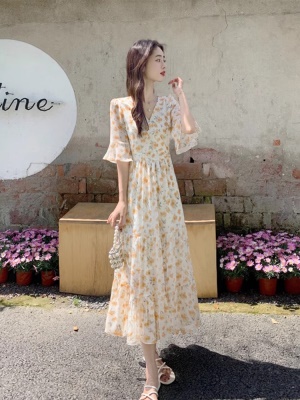 法式碎花雪纺连衣裙子女2025新款夏季v领气质显瘦长裙a字裙超仙女