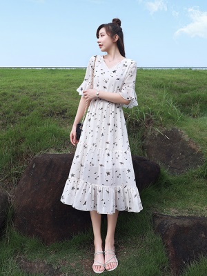 森系白色碎花雪纺连衣裙女2025新款夏季中长款收腰显瘦气质超仙女