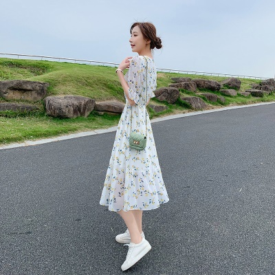 雪纺碎花连衣裙女夏季2025新款喇叭袖修身收腰显瘦气质a字裙子仙