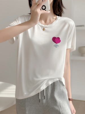 夏季天丝上衣设计感小众女新款显瘦遮肉2025新款宽松正肩短袖t恤