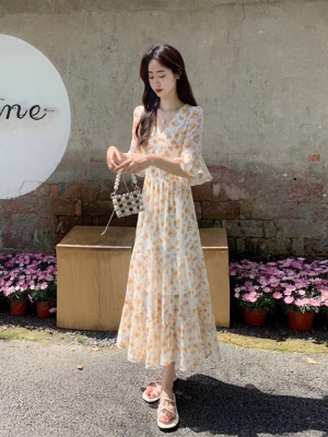 法式碎花雪纺连衣裙子女2025新款夏季v领气质显瘦长裙a字裙超仙女