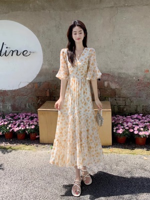 法式碎花雪纺连衣裙子女2025新款夏季v领气质显瘦长裙a字裙超仙女