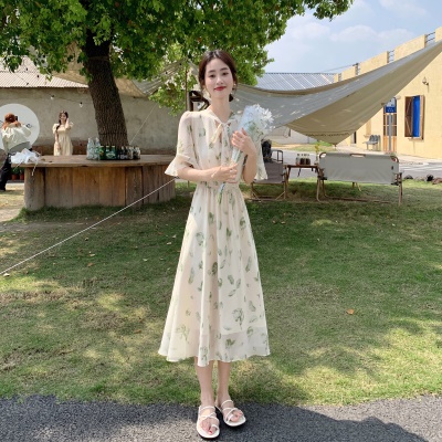 碎花雪纺连衣裙女夏季2025新款气质收腰显瘦喇叭袖小个子a字裙子