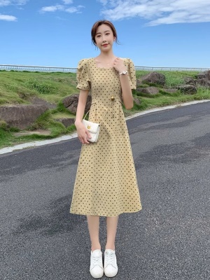 高级感赫本风波点雪纺连衣裙子女2025新款方领显瘦气质a字裙夏季