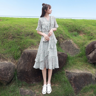 小清新雪纺碎花连衣裙女2025新款夏天收腰显瘦气质v领蛋糕a字裙子