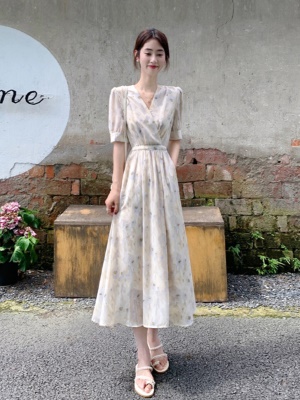 法式碎花雪纺连衣裙女夏季2025新款v领泡泡袖气质收腰显瘦a字裙子