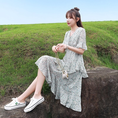 小清新雪纺碎花连衣裙女2025新款夏天收腰显瘦气质v领蛋糕a字裙子