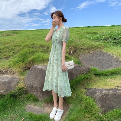 绿色温柔风雪纺碎花连衣裙女夏季2025新款收腰显瘦气质a字裙子仙