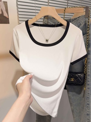 正肩低领撞色拼接短袖T恤女2025年打底衫冰丝u领修身辣妹显瘦上衣