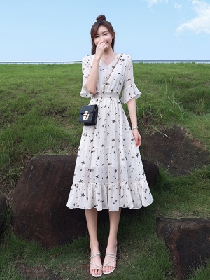 森系白色碎花雪纺连衣裙女2025新款夏季中长款收腰显瘦气质超仙女
