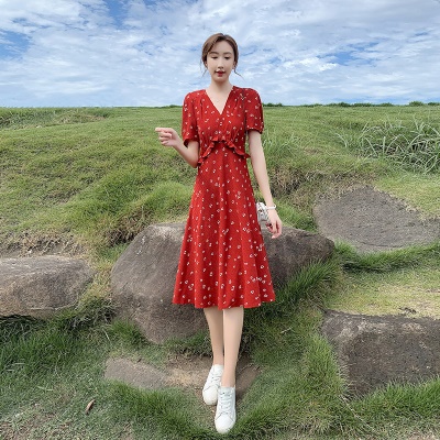 法式红色茶歇雪纺碎花连衣裙子女新款2025年显瘦气质v领小个子夏