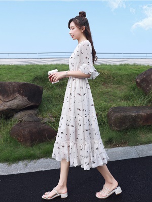 森系白色碎花雪纺连衣裙女2025新款夏季中长款收腰显瘦气质超仙女