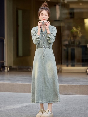 气质好看女神范牛仔连衣裙女2025春季新款收腰显瘦高级感开叉长裙