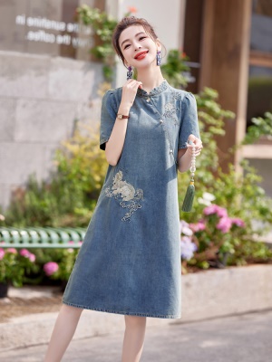 新中式刺绣牛仔连衣裙女夏2025新款改良旗袍日常可穿时尚薄款裙子