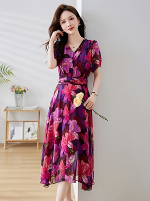 雪纺高级感连衣裙女2025夏季新款欧货大牌奢华超火过膝碎花燕尾裙