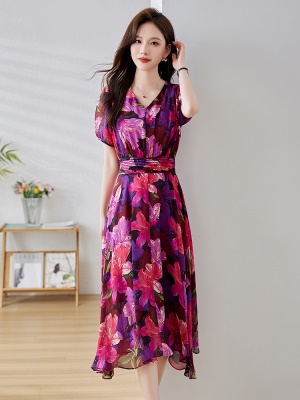 雪纺高级感连衣裙女2025夏季新款欧货大牌奢华超火过膝碎花燕尾裙