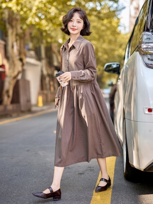 复古文艺格纹衬衫连衣裙女2025春季新款宽松显瘦气质名媛收腰长裙