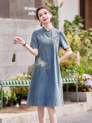 新中式刺绣牛仔连衣裙女夏2025新款改良旗袍日常可穿时尚薄款裙子