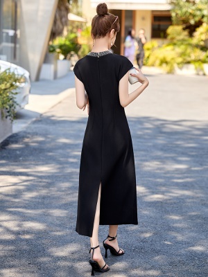 黑色赫本风连衣裙女2025夏季新款高级感气质名媛收腰无袖礼服裙子