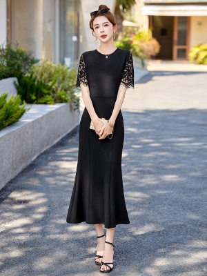 法式蕾丝拼接连衣裙女2025年夏装新款气质名媛修身黑色包臀鱼尾裙