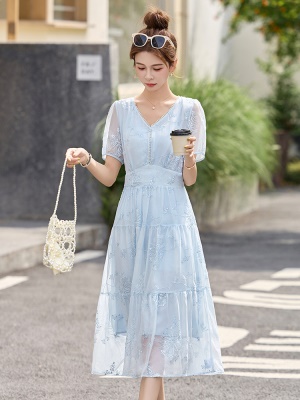 气质钉珠刺绣雪纺连衣裙女2025夏季新款高级感时尚巨好看收腰长裙