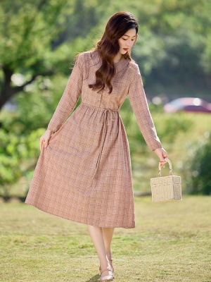 纯棉格纹小香风连衣裙女2025春季新款翻领收腰温柔风文艺衬衫长裙