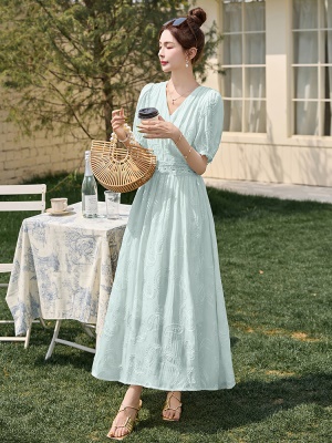 法式高端雪纺连衣裙女2025夏季新款气质名媛掐腰天丝绣花长款裙子