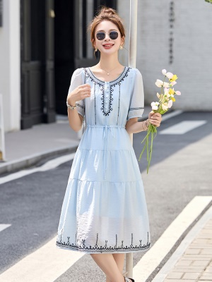 巨好看高端漂亮独特连衣裙女2025夏季新款泡泡袖奢华大牌天丝长裙