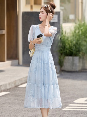 气质钉珠刺绣雪纺连衣裙女2025夏季新款高级感时尚巨好看收腰长裙