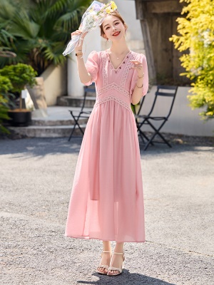 民族风雪纺连衣裙女2025夏季新款气质蕾丝拼接V领高腰仙女风长裙