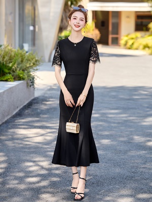 法式蕾丝拼接连衣裙女2025年夏装新款气质名媛修身黑色包臀鱼尾裙