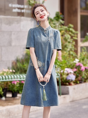 新中式刺绣牛仔连衣裙女夏2025新款改良旗袍日常可穿时尚薄款裙子