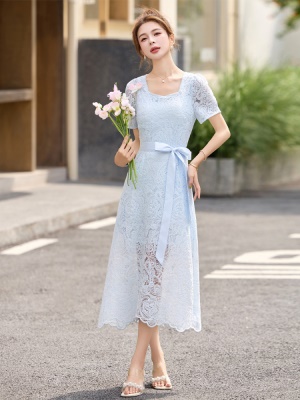 法式钩花缕空薄纱连衣裙女2025夏季新款气质超火收腰蕾丝中长裙子