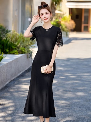 法式蕾丝拼接连衣裙女2025年夏装新款气质名媛修身黑色包臀鱼尾裙