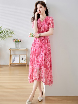 雪纺高级感连衣裙女2025夏季新款欧货大牌奢华超火过膝碎花燕尾裙