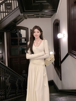 ByYou冬季新款气质白色高腰针织半身裙长款过膝毛衣裙a字包臀裙子