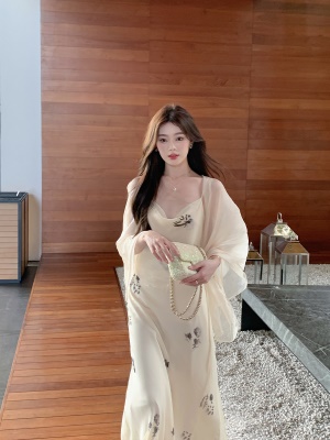 ByYou 夏季新款气质白色荡领雪纺碎花吊带连衣裙收腰显瘦印花长裙