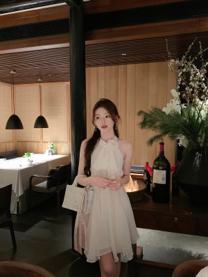 ByYou 夏季新款白色雪纺无袖挂脖连衣裙短款收腰显瘦露肩仙女裙子