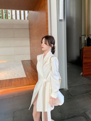 ByYou 春季新款气质绑带收腰白色西装连衣裙女高级感休闲西服外套