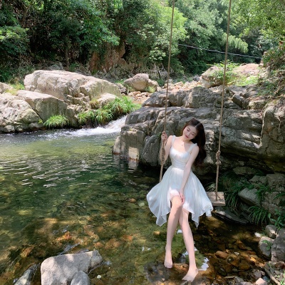 ByYou 夏季气质高级法式白色真丝皱吊带连衣裙收腰显瘦短款仙女裙