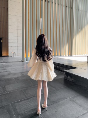 ByYou 夏季新款杏白色v领喇叭袖百褶雪纺连衣裙气质收腰短裙a字裙