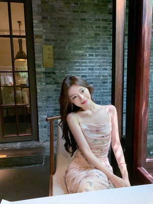 ByYou 夏季新款气质杏色网纱碎花吊带连衣裙紧身包臀鱼尾印花长裙