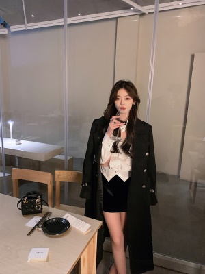 ByYou冬季新款黑色高腰丝绒半身裙女时尚百搭短裙显瘦显腿长A字裙